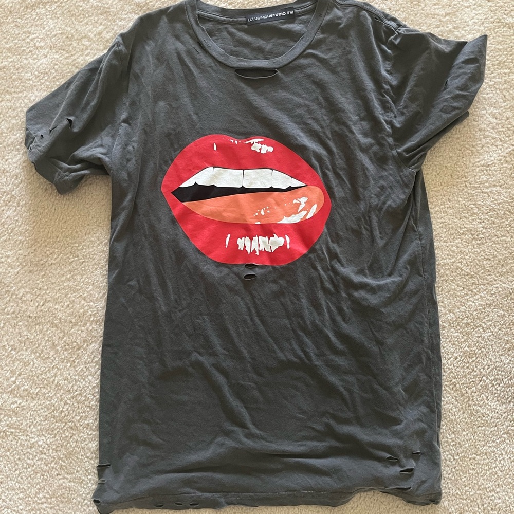 🫦 Vici Red Lips Distressed Graphic Tee